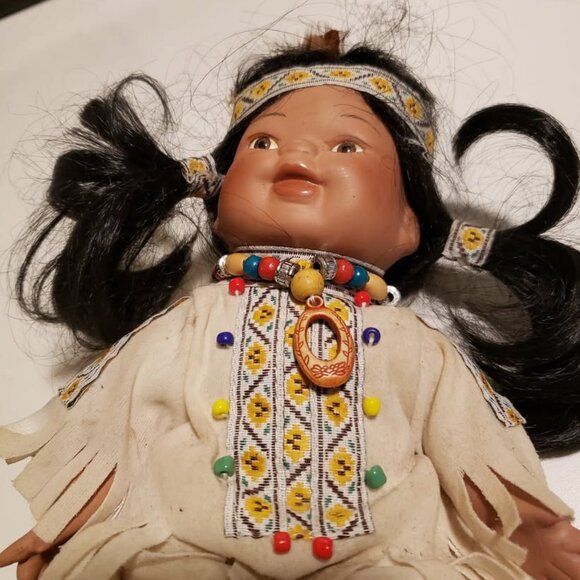 Golden Keepsakes Porcelain Doll Native American (limited edition 1057/2500) - Picture 7 of 9